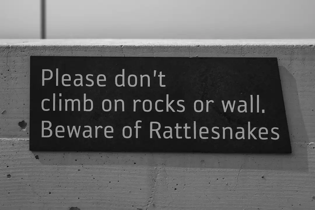 a sign that is on the side of a wall